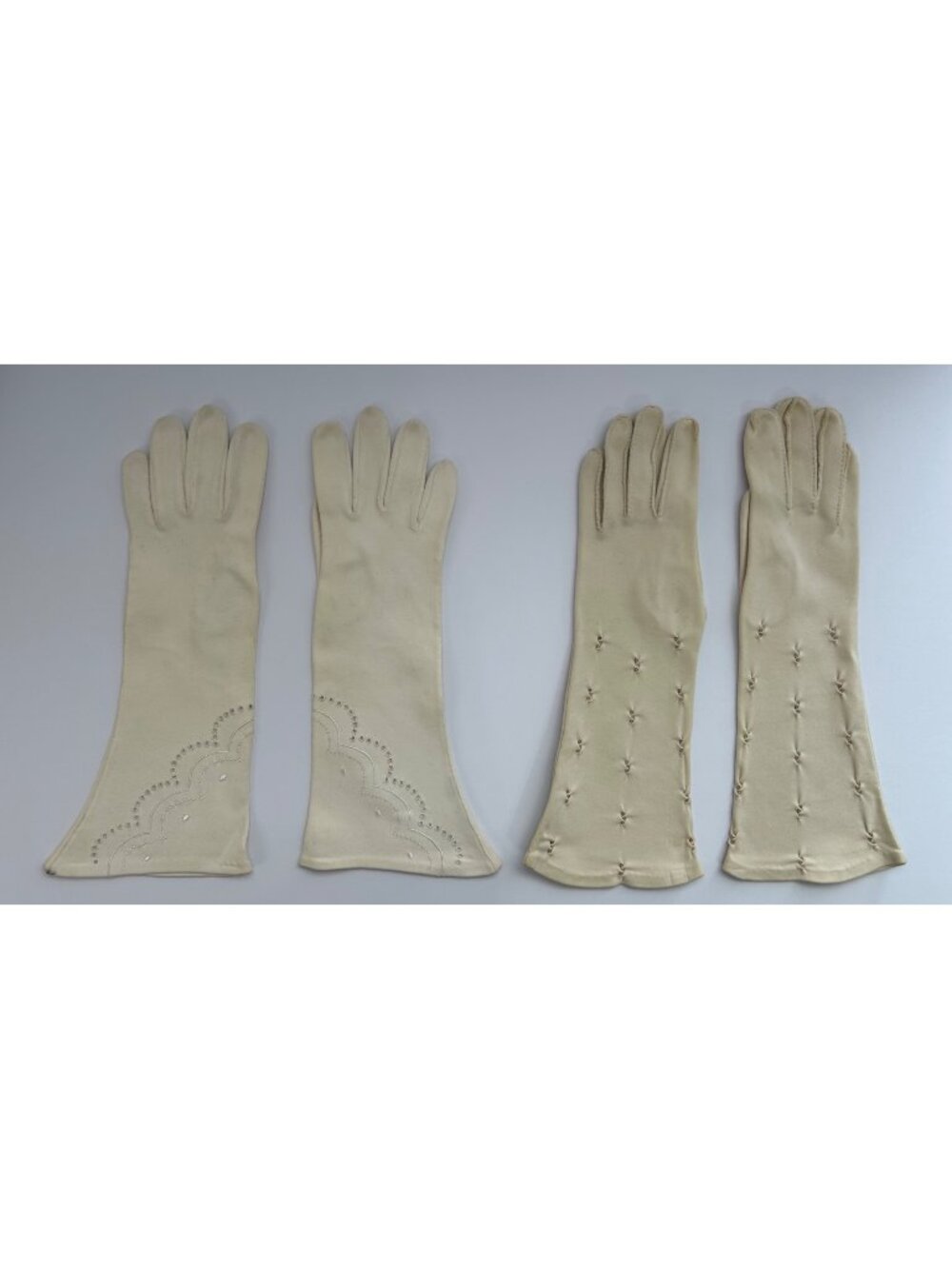 Vintage Ivory Cotton Gloves w/ Embroidered Detail Sz 7 Western Germany Elegant